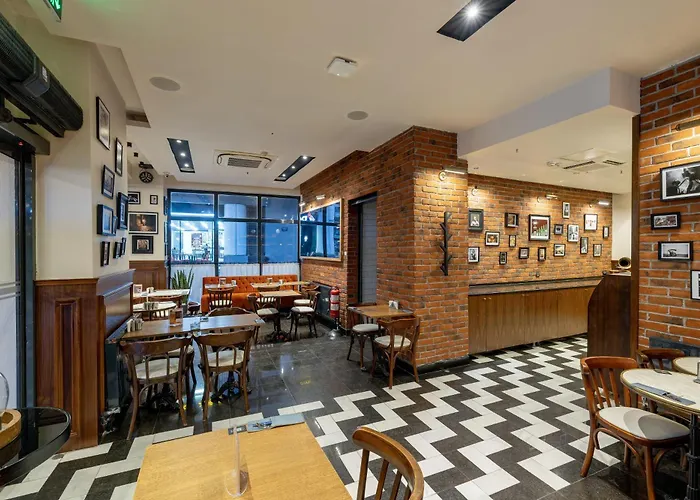 Hay Alsancak 3* איזמיר