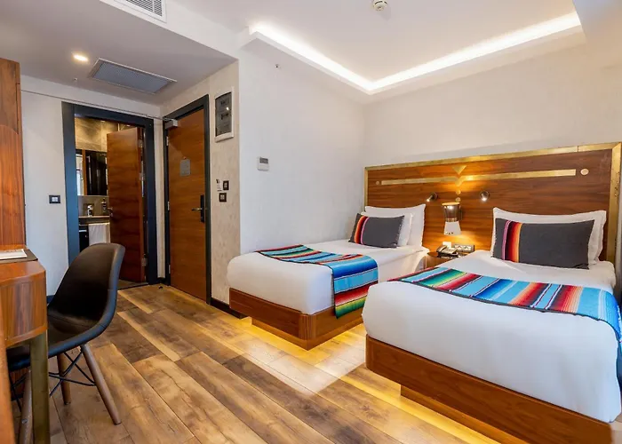 Hay Alsancak Otel 3*