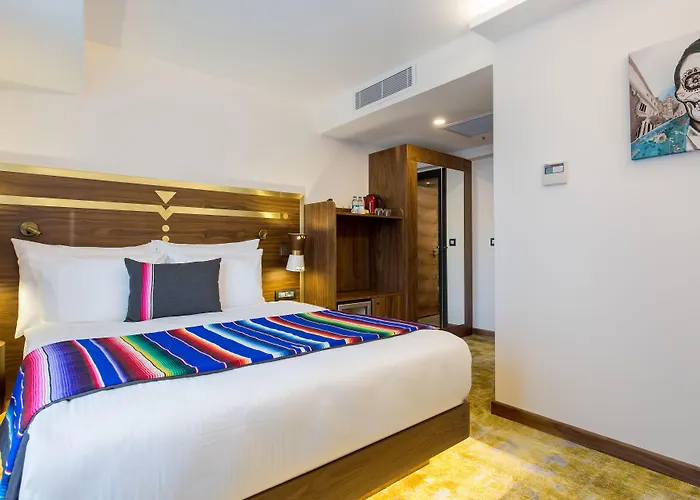 Hotel Hay Alsancak 3*